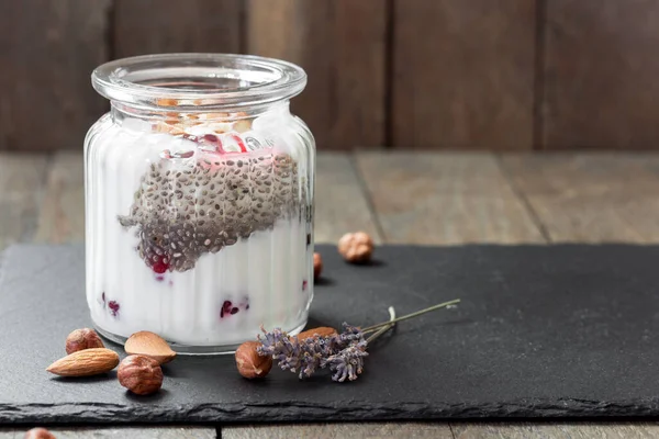 Sobremesa Deliciosa Feita Com Sementes Chia Frutas Baga Avelã Amêndoa — Fotografia de Stock