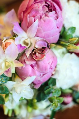 Alyans bouquet üzerinde