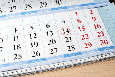 Takvim tarihte kırmızı daire ile işaretlenir