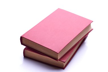 İki kırmızı kitap üzerinde beyaz izole 