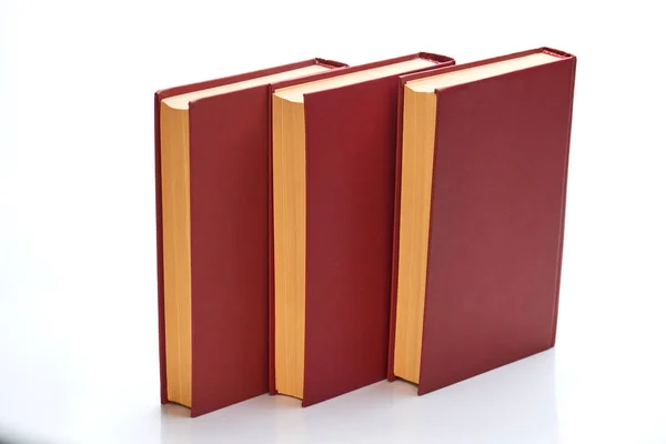 Három piros könyv állvány elszigetelt a fehér — Stock Fotó