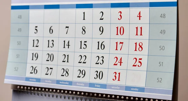 Calendario del mes colgando en la pared — Foto de Stock