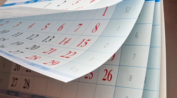 Два листа календаря с красными и черными цифрами — стоковое фото