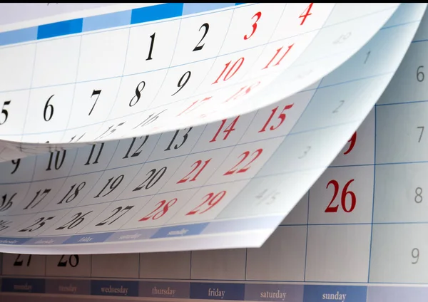 Два листа календаря с черными цифрами — стоковое фото