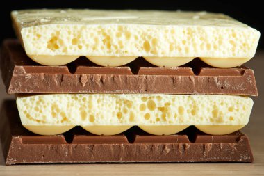 siyah ve beyaz çikolata makro yığını