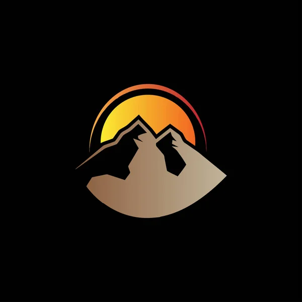 Vetor de design de logotipo de montanha criativo — Vetor de Stock