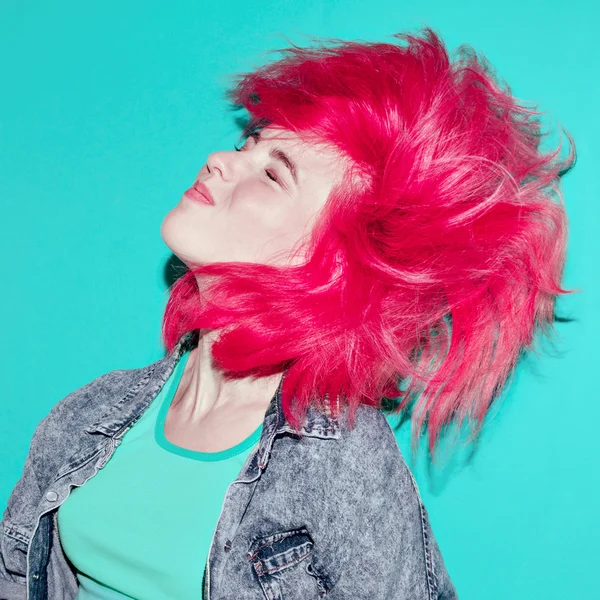 Life is motion. Bright girl with pink hair. Stylish Hair — Stock Photo, Image