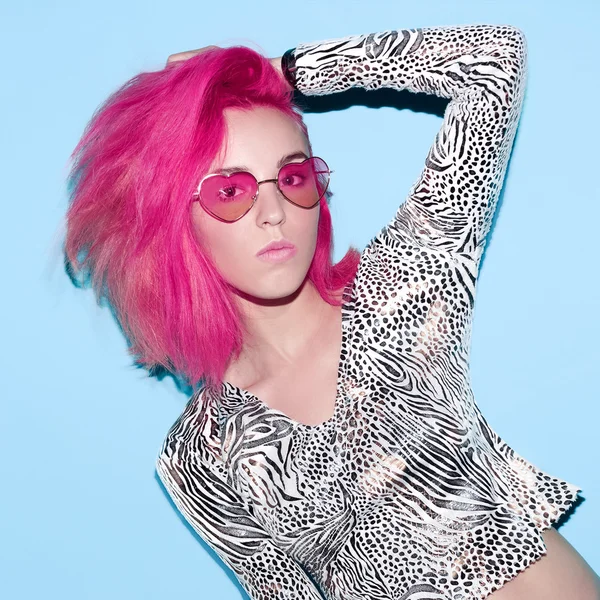 Beautiful model with pink hair. Fashionable animal print clothes — Stock Photo, Image