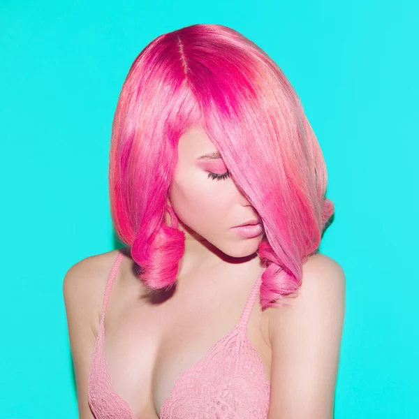 Lady Pink. Różowy kolor włosów i makijażu wanilii. moda styl — Zdjęcie stockowe