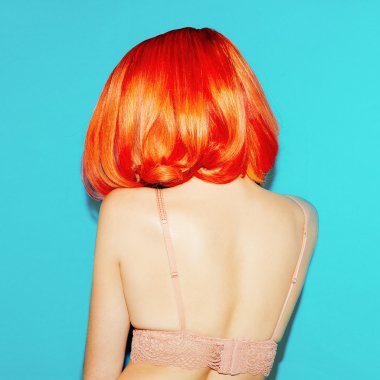 Zarif Bayan Retro tarzı. Renk saç trendi