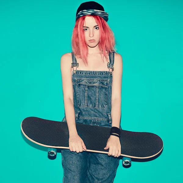 Stylish Urban Skate Girl Fancy pink Hairstyle — Stock Photo, Image