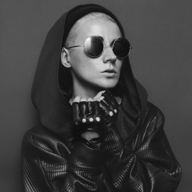 Şehvetli şık model bir moda giysiler içinde. Sonbahar Kış tr