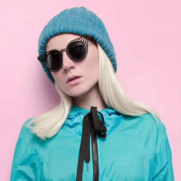 Moda giyim modeli. sezon hava mavi eğilim