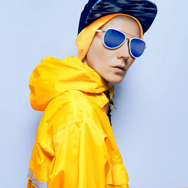 Mode-accessoires. Hoed, cap, glazen. Snowboard kleding fashi — Stockfoto