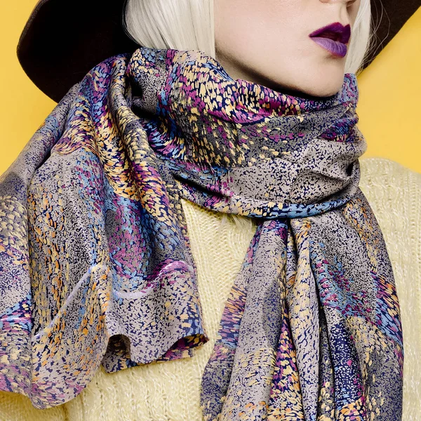 Fashion Hat and Scarf for Lady. Stylish accessories of the seaso — Stock Photo, Image