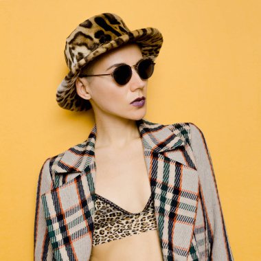 Leopar baskı ve Damalı. Mix. moda sonbahar kış. hipster