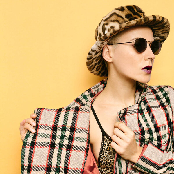 The combination prints. Leopard print and cell. Why not. Fashion