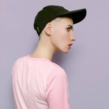 Hipster Bayan tarzı, kapağı, spor, mutlu ve olumlu bir kız, b-boy c