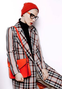 Genç hipster Bayan öğrenci. trendy vintage ceket kareli ve olmak