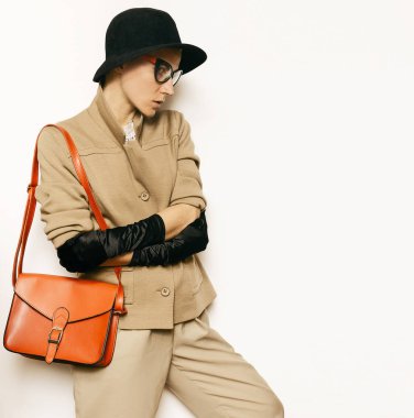 Vintage moda Ladybeige klasik kostüm ve şık Aksesuar