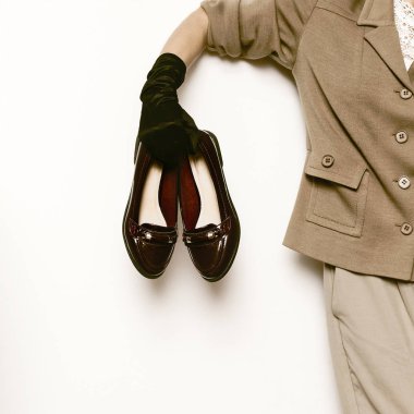 Vintage Moda Bayan bej klasik kostüm ve şık Accessori