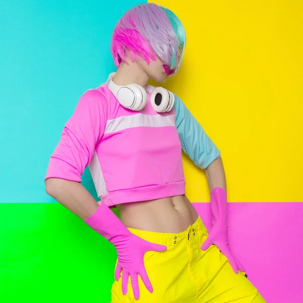 Moda mínima Pop Art. Colores pastel de vainilla. Chica DJ . — Foto de Stock