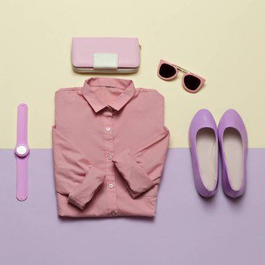 Bayanlar moda kıyafetler ve aksesuarlar. Çanta, saatler, sunglass