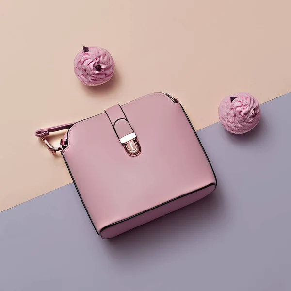 Panie akcesoria mody. Różowy torba pastelowe kolory Trend minimalne — Zdjęcie stockowe