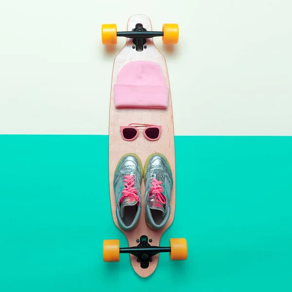 Meisjes liefde skateboard. Set skateboarder. Stijlvolle actief leven. SN — Stockfoto
