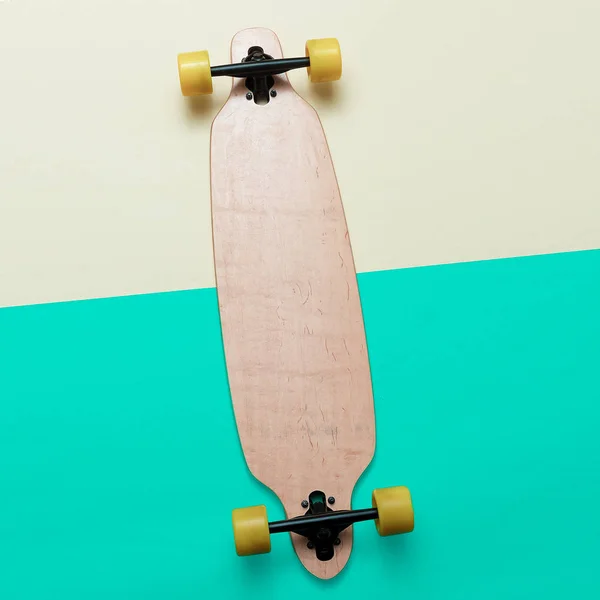 Skateboard. Stedelijke mode. minimaal ontwerp — Stockfoto