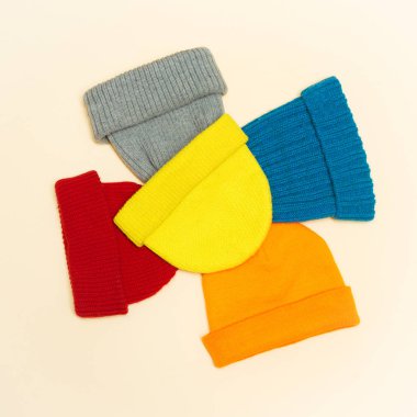 Kapaklar ayarlamak. Beanie.Minimalism stil hippi moda