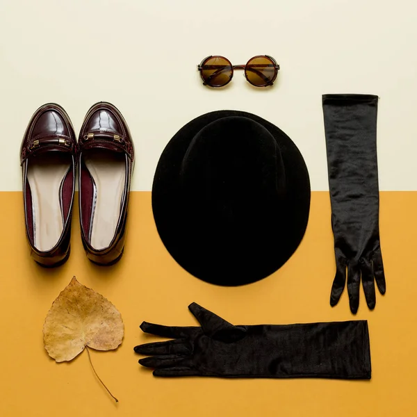 Traje vintage Sombrero, guantes, gafas de sol. Zapatos. Otoño Señora Retro —  Fotos de Stock