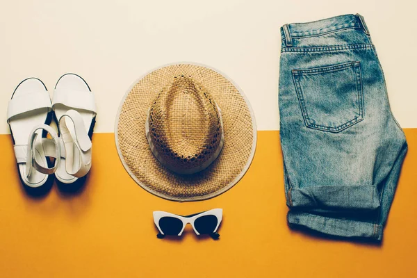 Summer outfit. Shorts Sandals hat Safari style — Stock Photo, Image