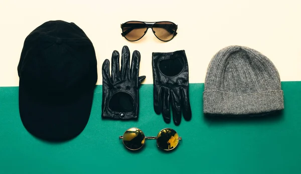 Set cap, guanti, occhiali da sole. moda stile militare — Foto Stock