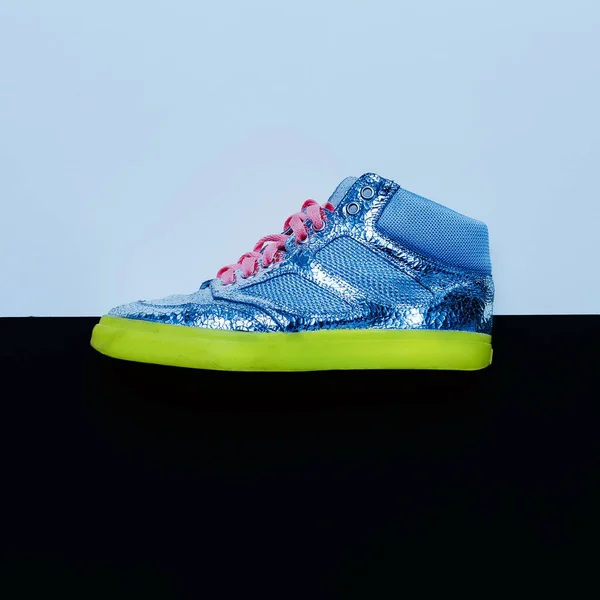 Disco stil. Trendiga sneakers. minimal design — Stockfoto