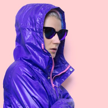 Hippi moda modeli en az Hood kıyafeti
