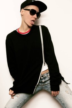 Şık oynak Tomboy modeli moda giysileri siyah kentsel styl