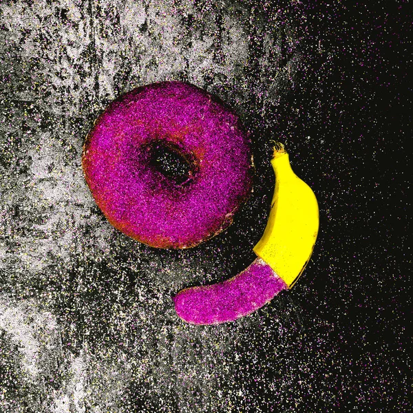 Pareja de purpurina Banana y Donut Diseño surrealista mínimo Brillante f —  Fotos de Stock