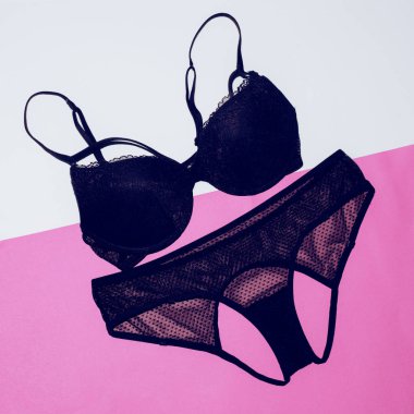 Seksi iç çamaşırı seti. Eğilim. Üstten Görünüm