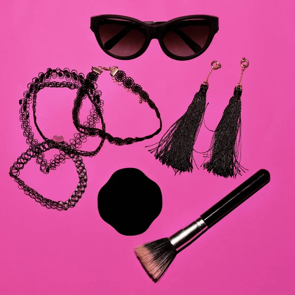 Trend. Stil. Modekonzept. Sei Dame. Make-up und Sonnenbrille — Stockfoto