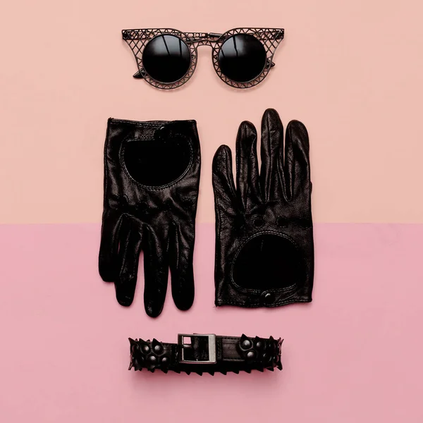 Accessoires pour femmes Gants, lunettes de soleil, étrangleur . — Photo