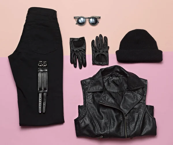 Urban Street Fashion. Tenue Hipster noire Tendance Vêtements Printemps — Photo