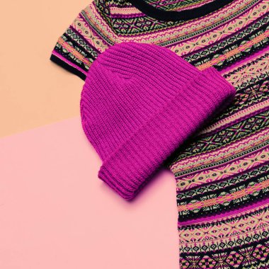 Şık kıyafet kız için. Elbise süsleme ve aksesuarları. Kırmızı