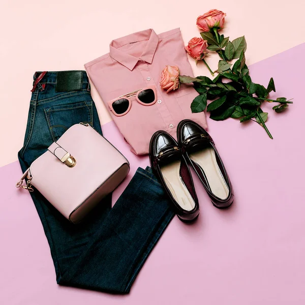 Romantikus ruhák beállítani. Város alkalmi divat. Tavaszi és rózsaszín. Styl — Stock Fotó