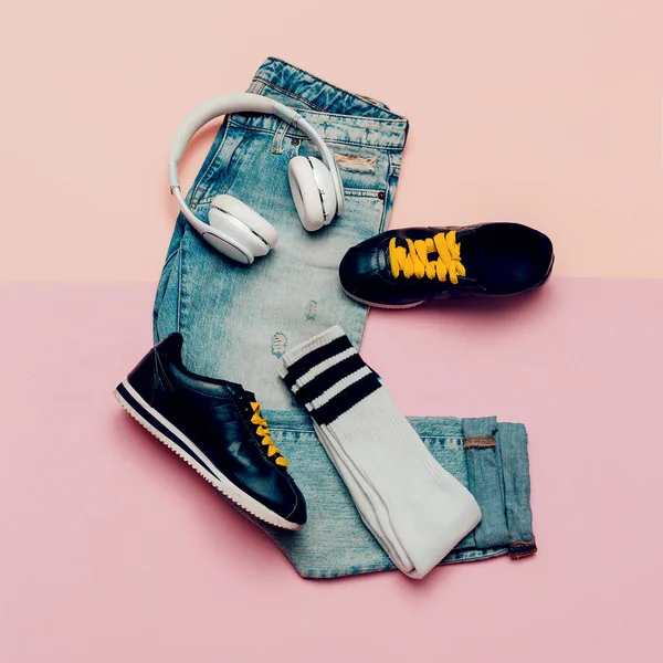 Jeans and sneakers. Knee socks. Urban Active outfit. Headphones. — Stock Photo, Image