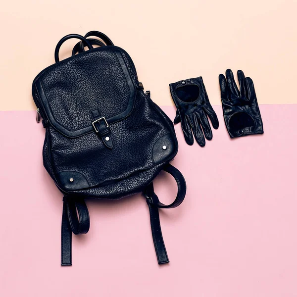 Fashion accessories for women. Leather gloves and backpack. Spri — Stock Photo, Image