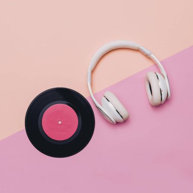 En az yaratıcı sanat. Müzikal retro titreşimler. Kulaklık ve v