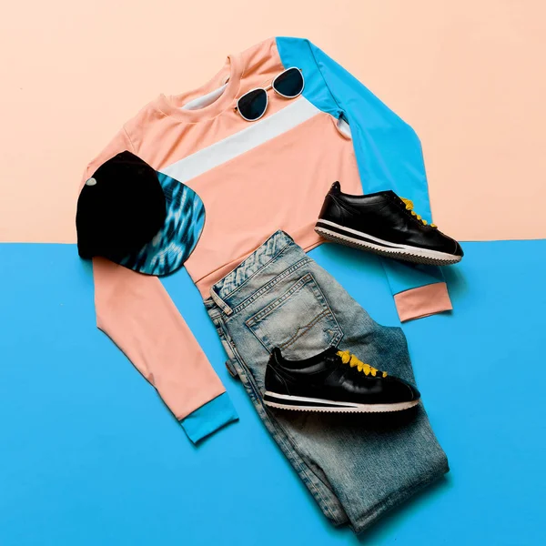 Trendy sport jas en Jeans. Sneakers Hipster. Pastel Su — Stockfoto