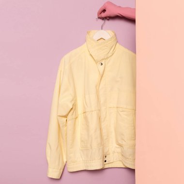 Şık spor giyim. Vintage ceket. En az moda. Sıkı tutun