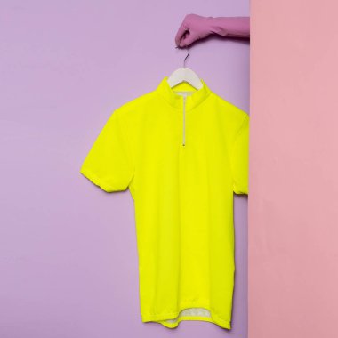 Şık giysiler. Spor T-shirt. dolap fikirler eğilim